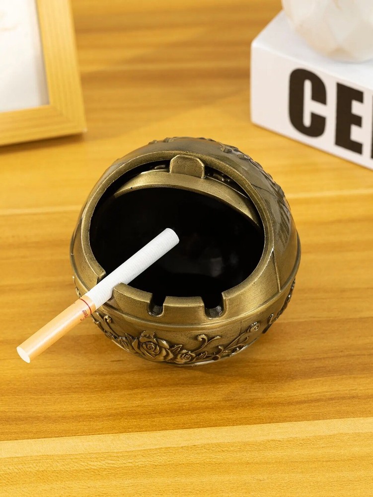 Vintage Metal Windproof Ashtray Flower Pattern Portable Ashtray Bar Push-cap