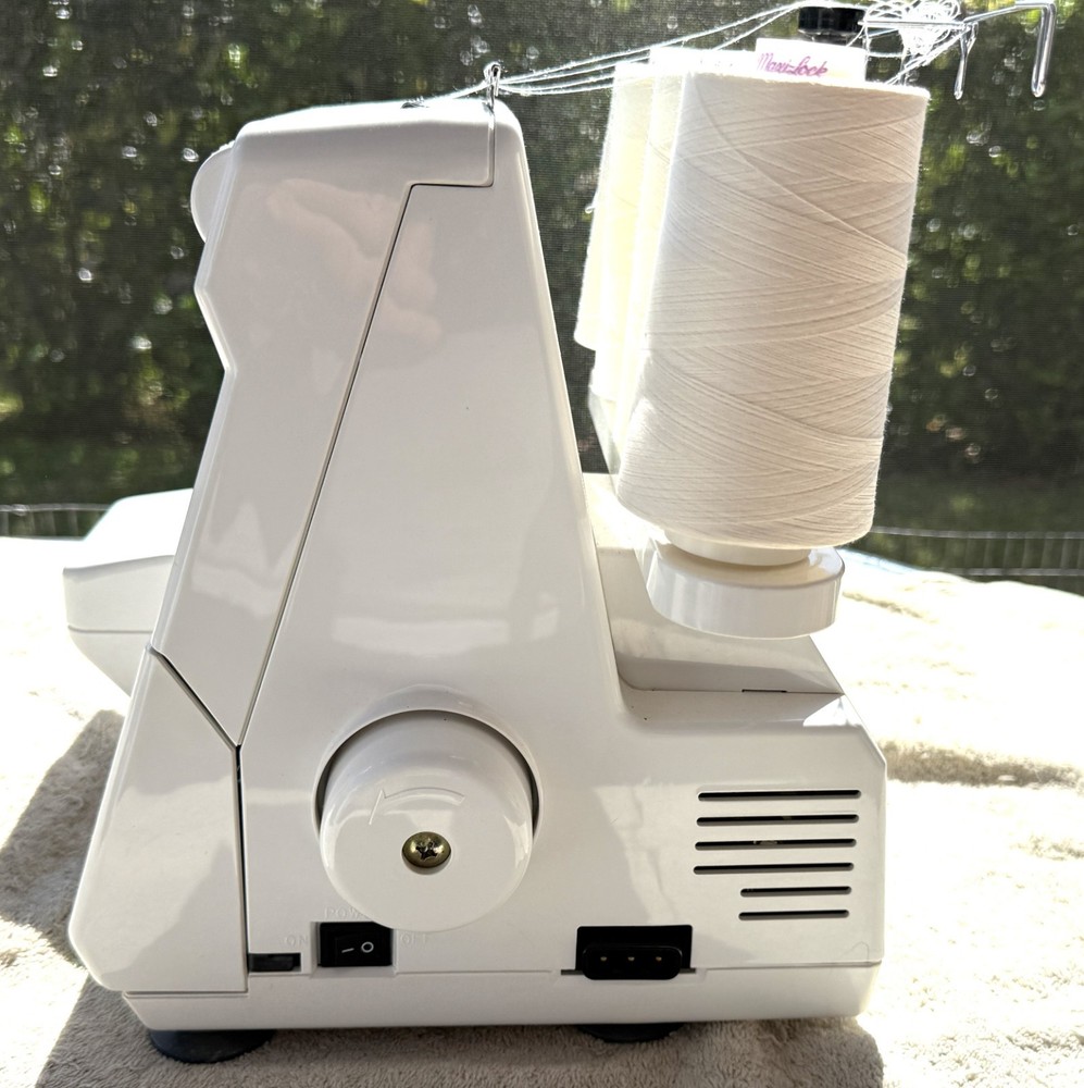 WHITE OVERLOCK SEWING MACHINE MODEL 1600