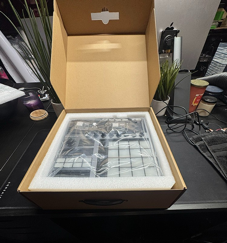 Native Instruments MASCHINE+ Standalone Production and Performance Instrument -