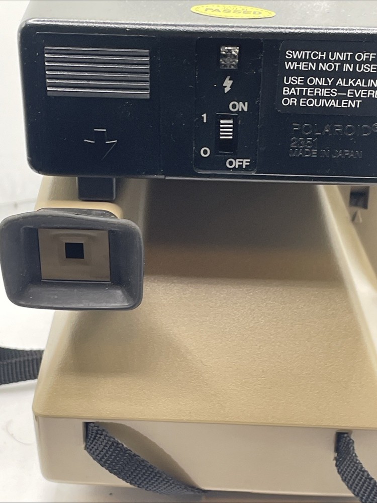 Polaroid camera With Flash Untested