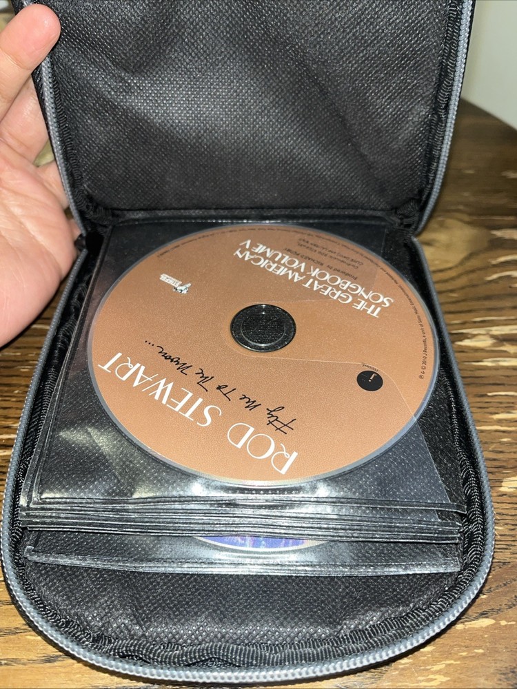 Logic Case 32 Disc Zippered Storage