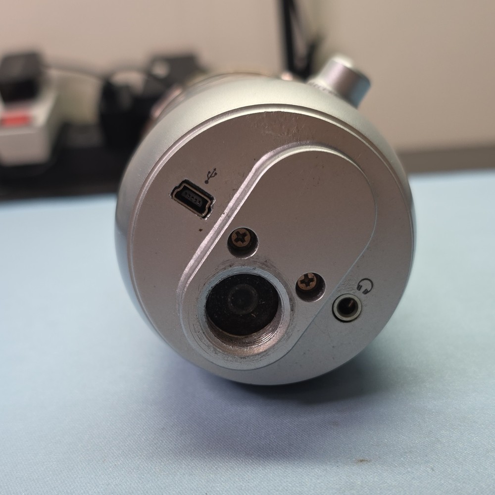 Blue Yeti Silver USB Condenser Microphone w/ Mute Button, Headphone Jack