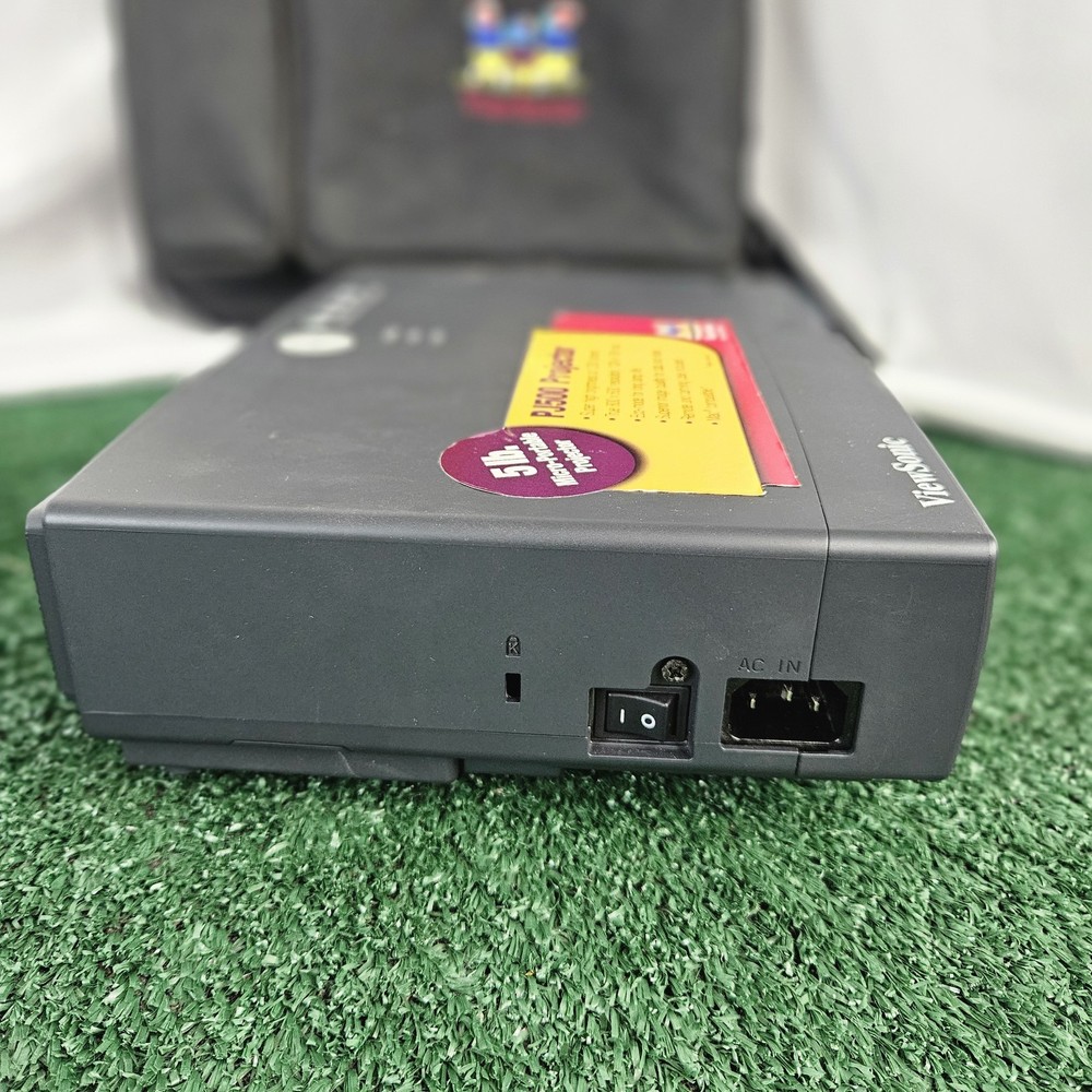 ViewSonic PJ500 2 Panel LCD Digital Multimedia Projector VPROJ23544-2W With Case
