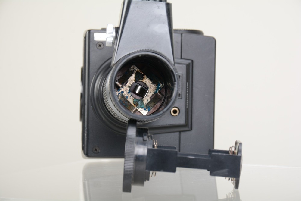 Sunpak Auto 511 Handle Mount Flash w/ Bracket. Fair condition. Tested Good 498