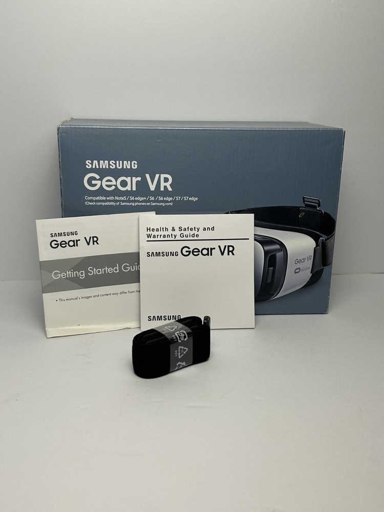 Samsung Gear VR Headset with Oculus - R322