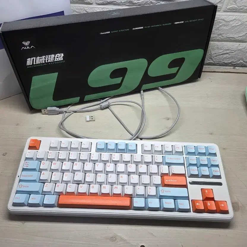 Violet Switch Custom Keyboard F87 Pro White Keycap Bluetooth