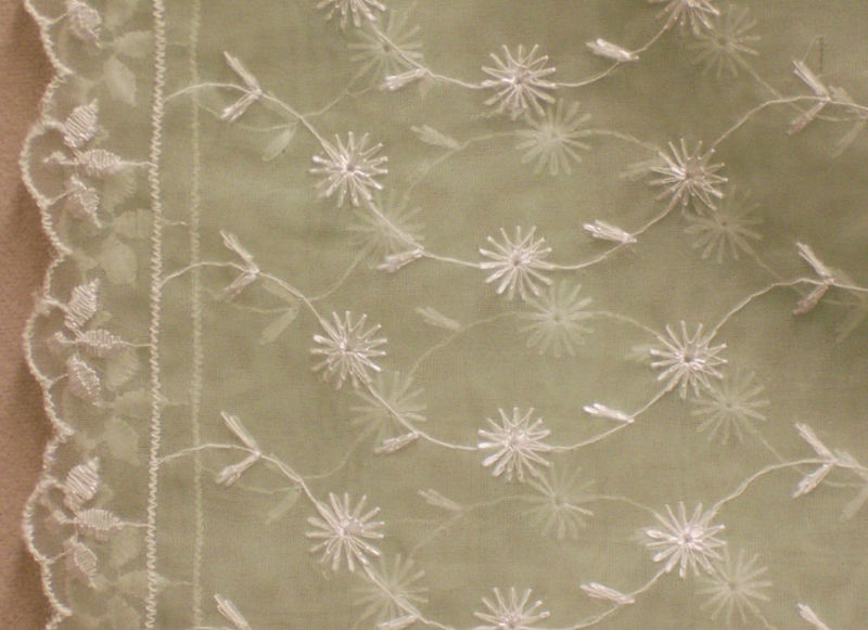 EMBROIDERED GREEN TABLE RUNNER AND TWO DOILIES GREEN