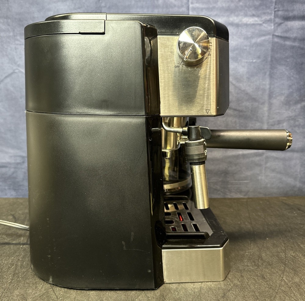 DeLonghi COM532M Espresso Machine / READ