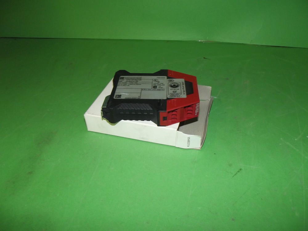 Scheider Electric Preventa - Safety Relay XPSAF5130 Module for emergency stop