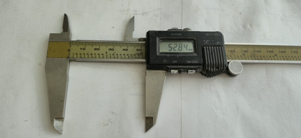 Mitutoyo 500-322 Digimatic 8" Calipers. 1 Small Issue-- READ DESCRIPTION PLEASE