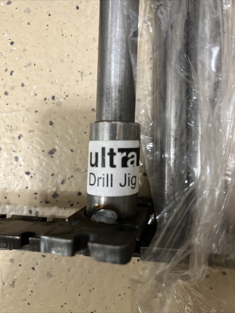 2 QTY Studlock 22” Floating Shelf Brackets w/ drill jig guide