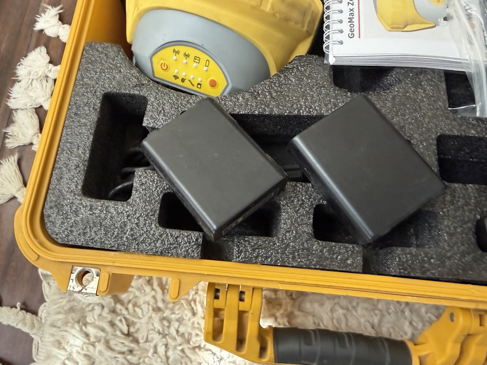 Geomax Zenith35 GSM UHF GPS Survey Equipment Kit with Case !! Great Price !!