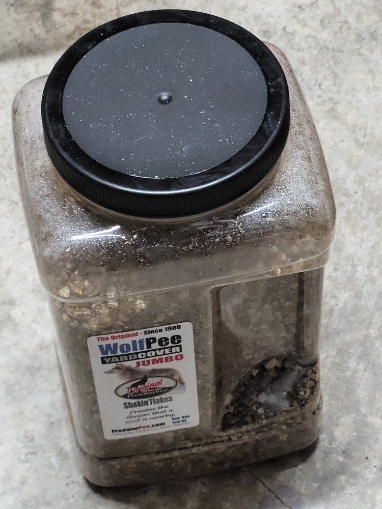 Predator Pee Wolf Pee Shakin' Flakes - Territorial Marking Scent - Creates 128oz