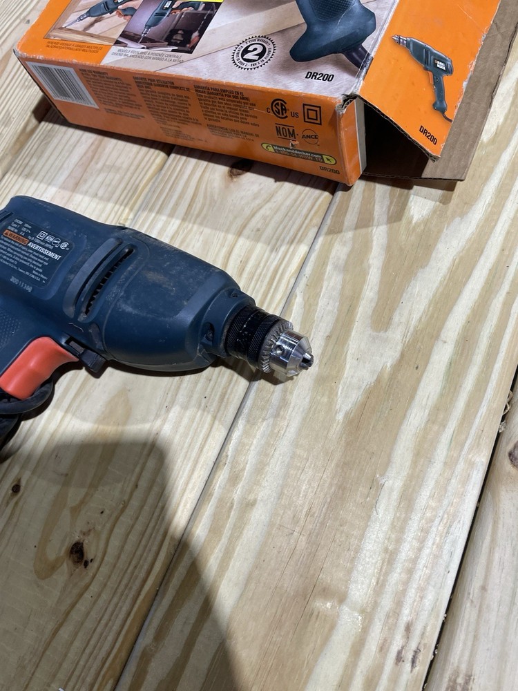 Black & Decker 3/8" Variable Speed Drill 4-amp DR200