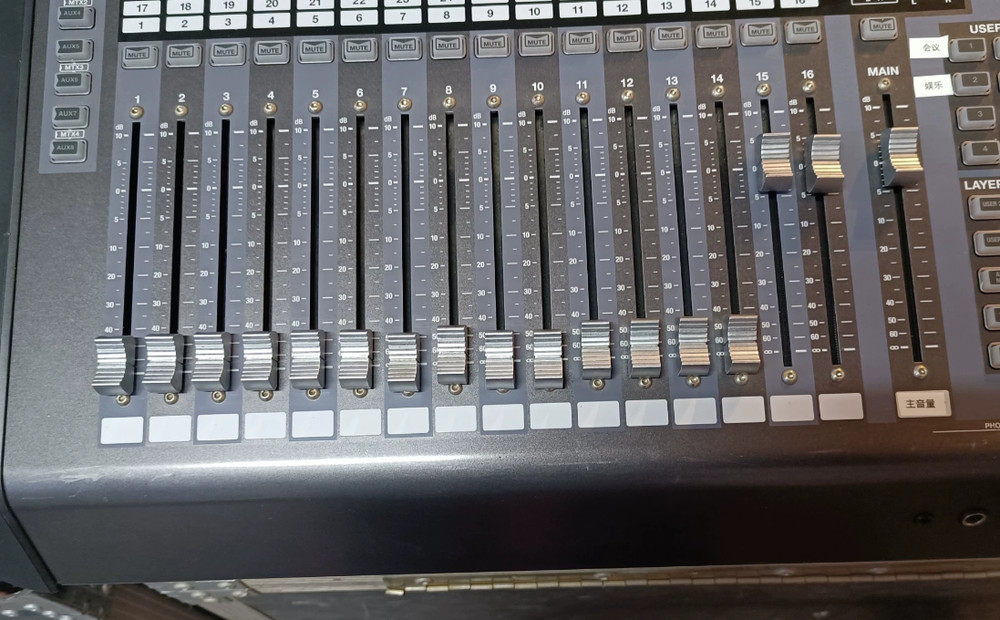 1pcs Roland M-200i Mixing Console