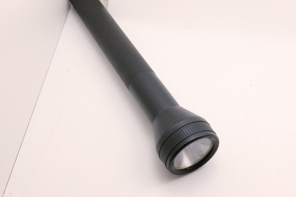 Streamlight 20XP LED Flashlight Handheld For Parts Not Working