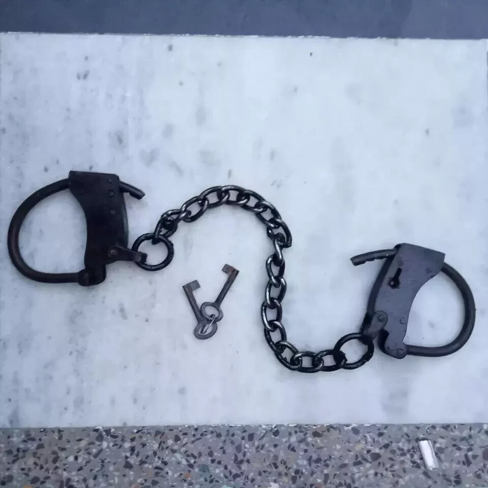 Prison-Adjustable Handcuffs Iron Cuffs With Working key
