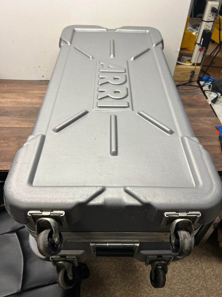 3 Lights ARRI 650 Case, Barn doors, no stands