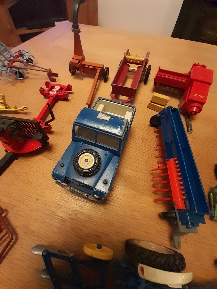 BRITAINS AND MATCHBOX ASSORTED FARMYARD TOYS