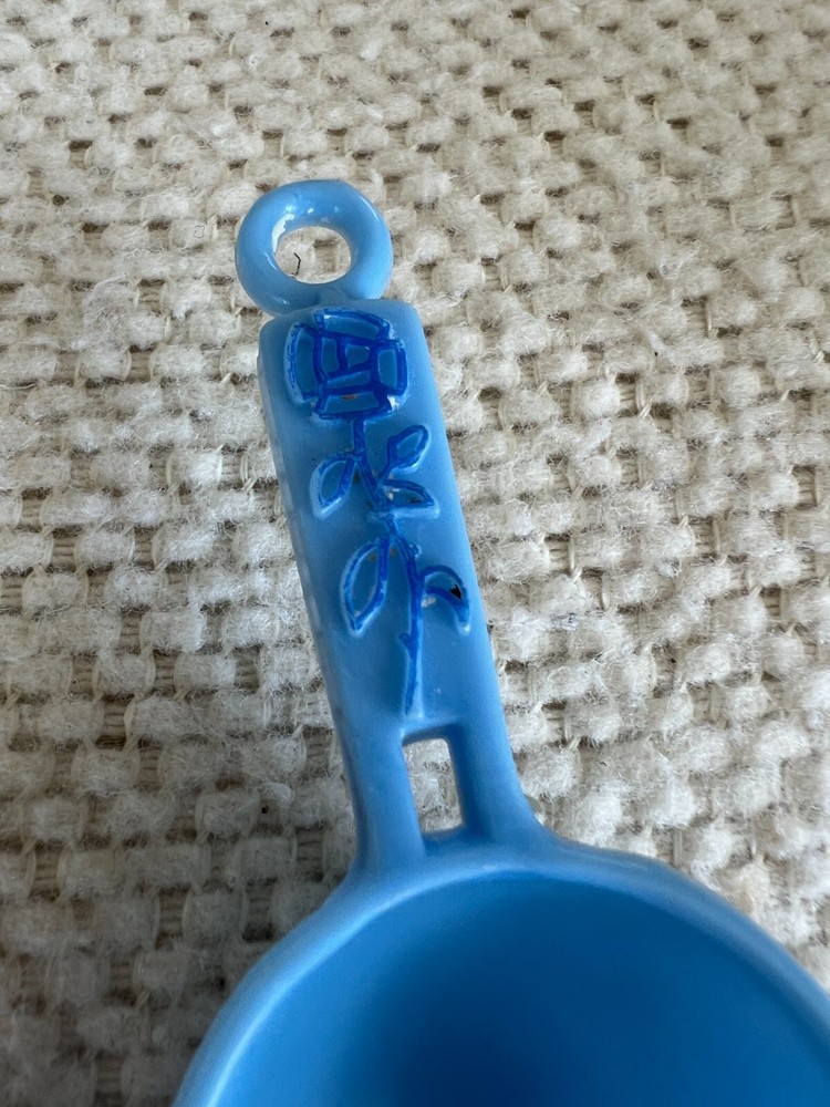 Lustro-wave and Other Plastic Scoops