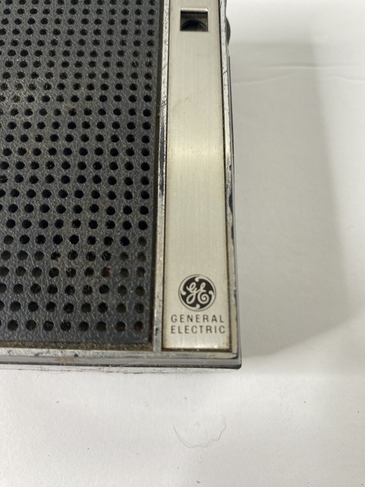 General Electric Solid State Transistor Radio Vintage Tested Working