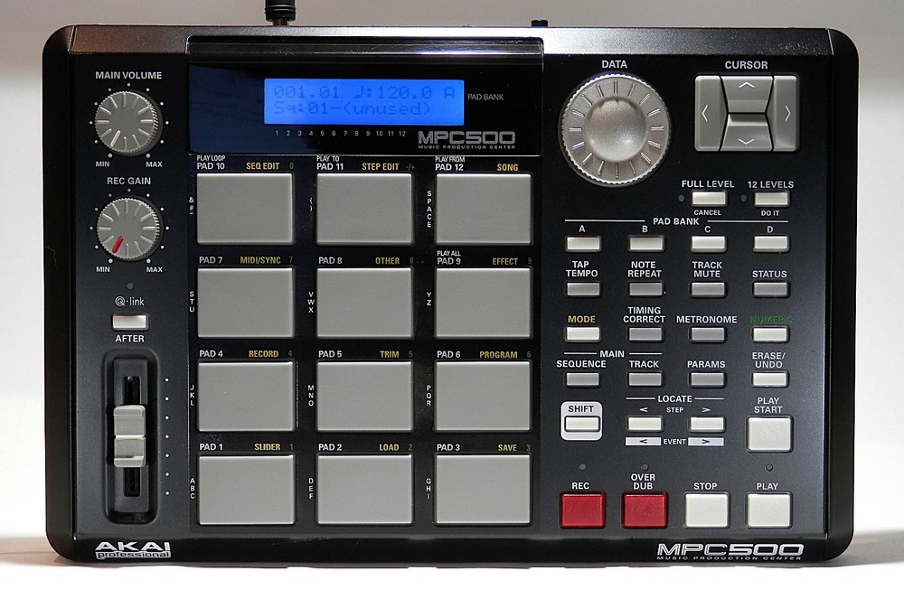 AKAI MPC500 Portable Sampling Drum Machine & MIDI Studio - MAX RAM & 3 CF CARDS!