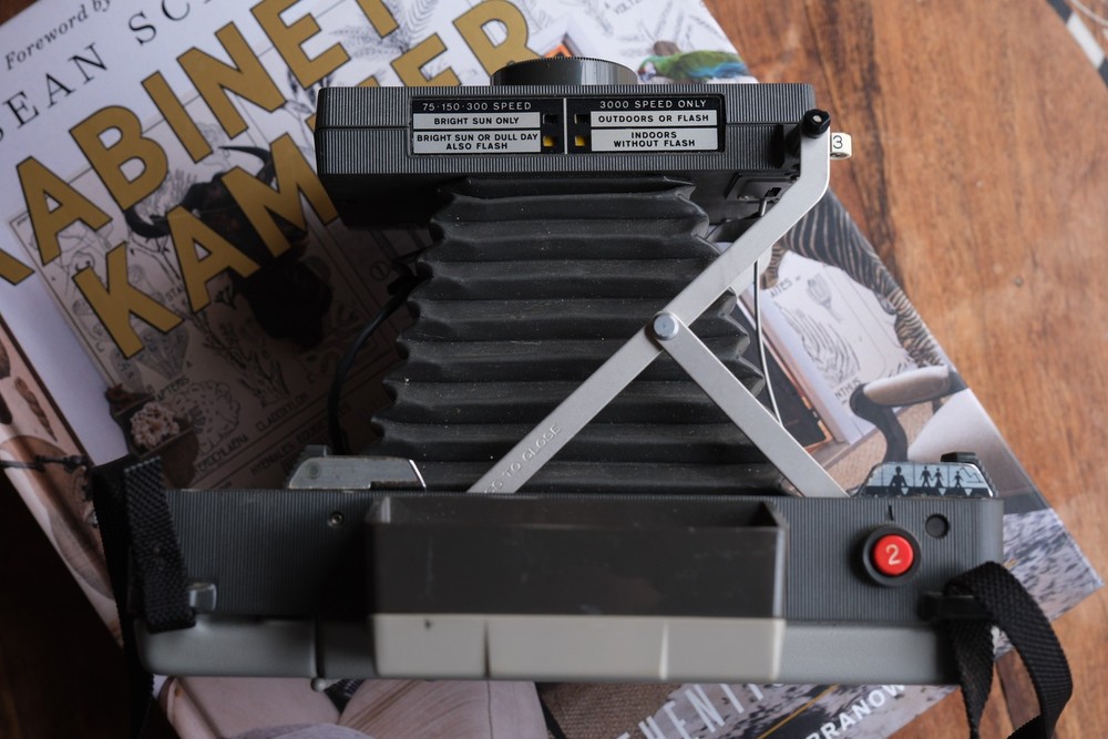 Polaroid Automatic 220 Land Camera