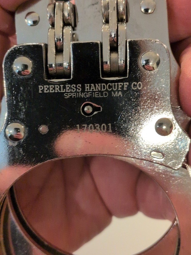 Handcuffs, Hinged