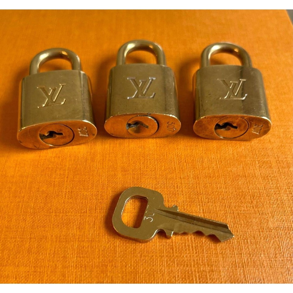 Louis Vuitton 3 Padlocks with 1 Key # 307
