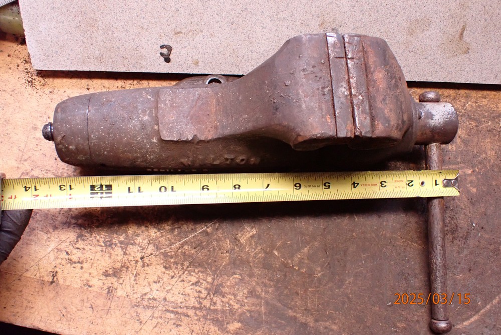 OLDER WILTON BULLET BENCH VISE FUNCTIONAL BUT HAS ISSUES