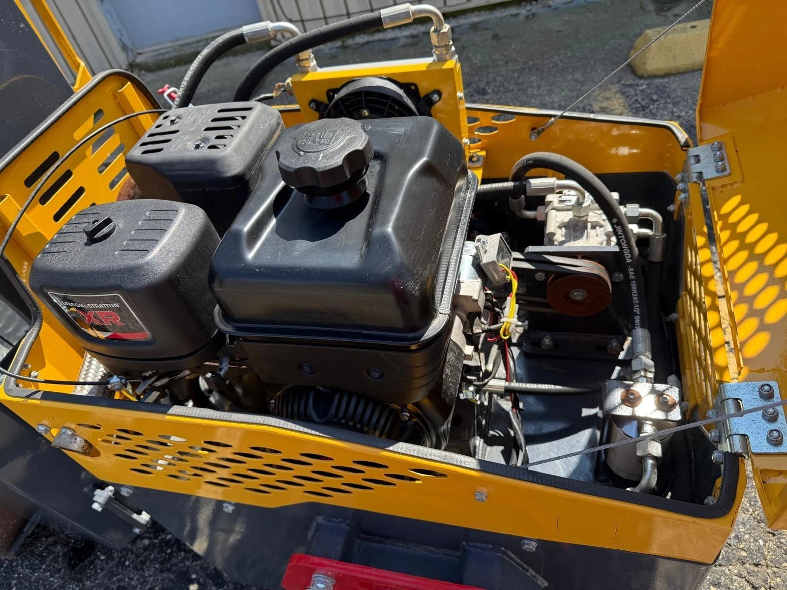 1 Ton Asphalt Roller BRIGGS & STRATTON ENGINE - EPA certified