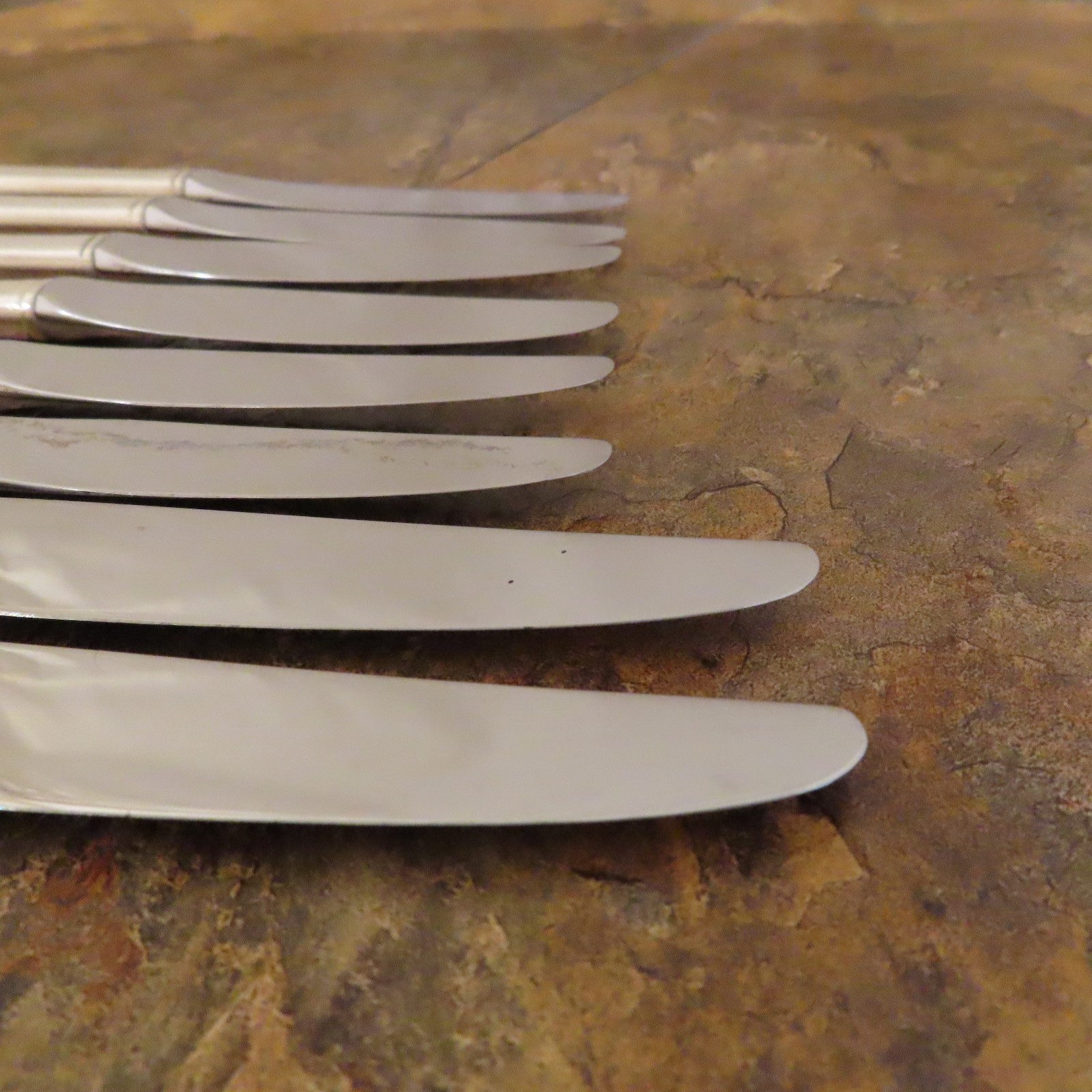 Oneida Caprice Set of 8 Grille Dinner Knives Nobility Silverplate Flatware Lot A