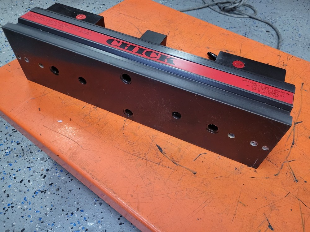 Chick Qwik Lok 4" Milling Vise with jaws