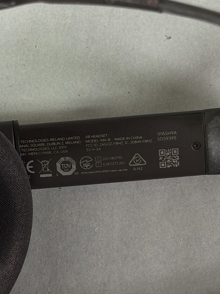 Oculus Quest 1 VR Headset MH-B W/ Charging Cable