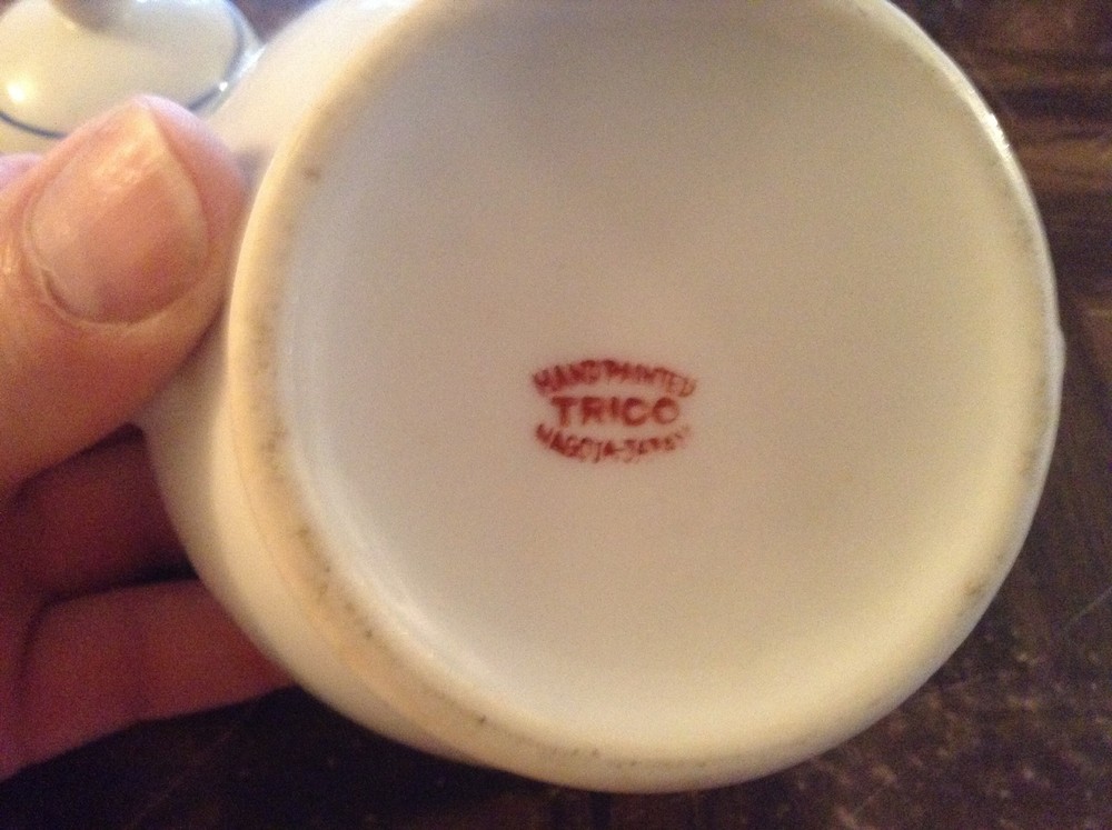 2 handled porcelain jar with lid