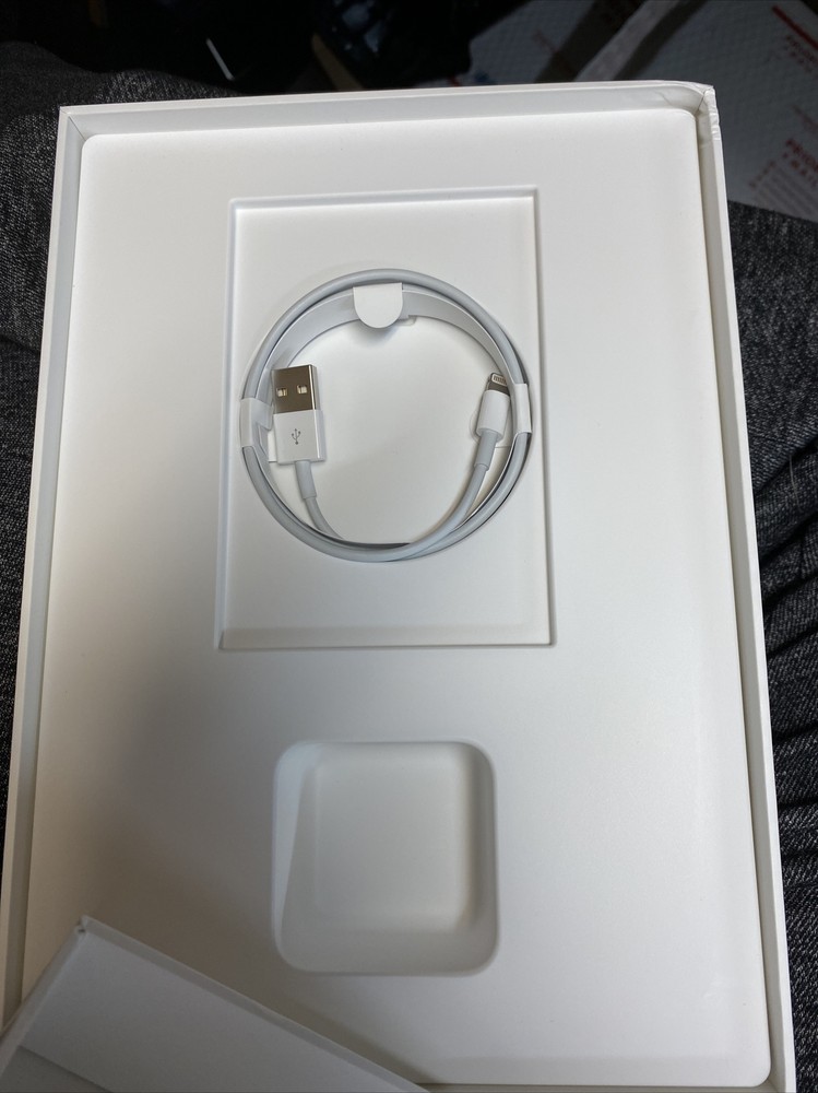 100% Auth Apple IPAD In Gold Empty Box WITH CABLE