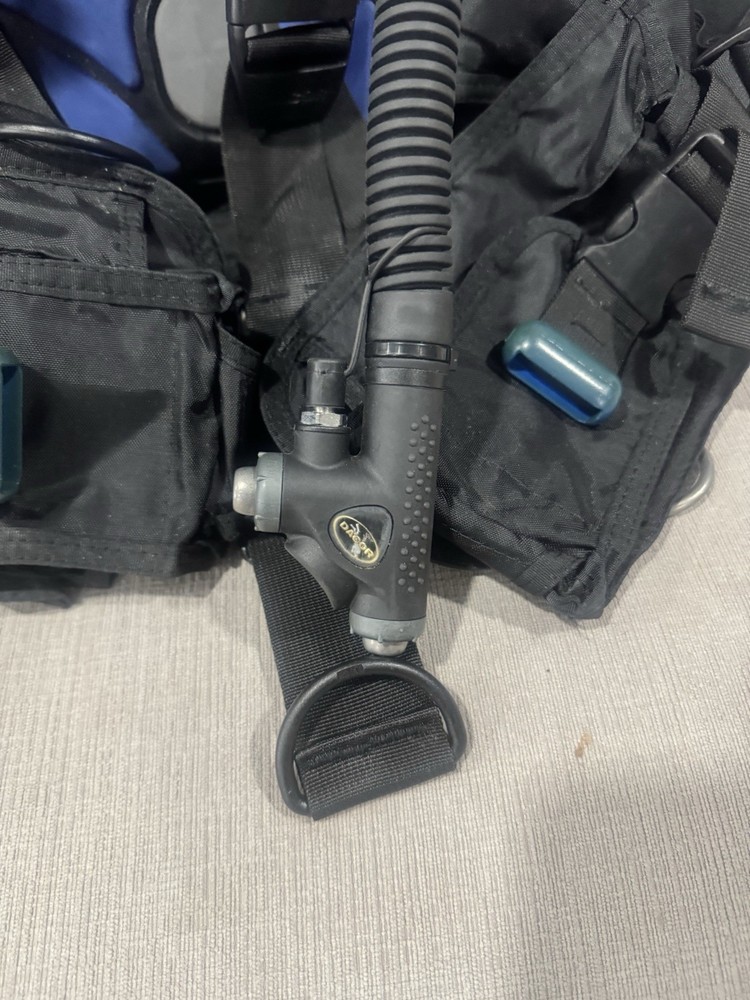 Dacor scuba diving Buoyancy Compensator Device (BCD)