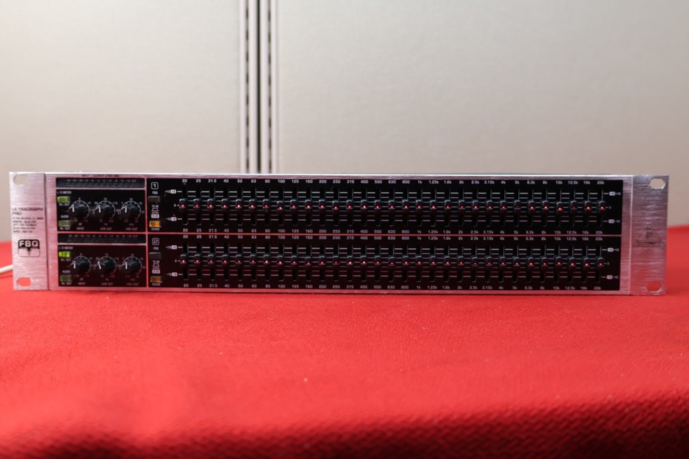 Behringer UltraGraph Pro FBQ3102 31-Band Graphic Equalizer