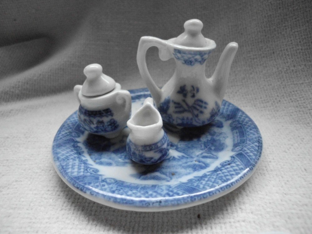 MINIATURE BLUE & WHITE WILLOW PATTERN TEA SET ~