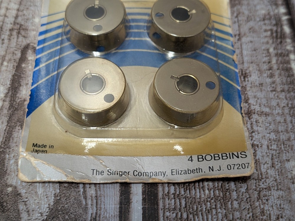 Singer Class 15 Sewing Machine Bobbins NOS #2136