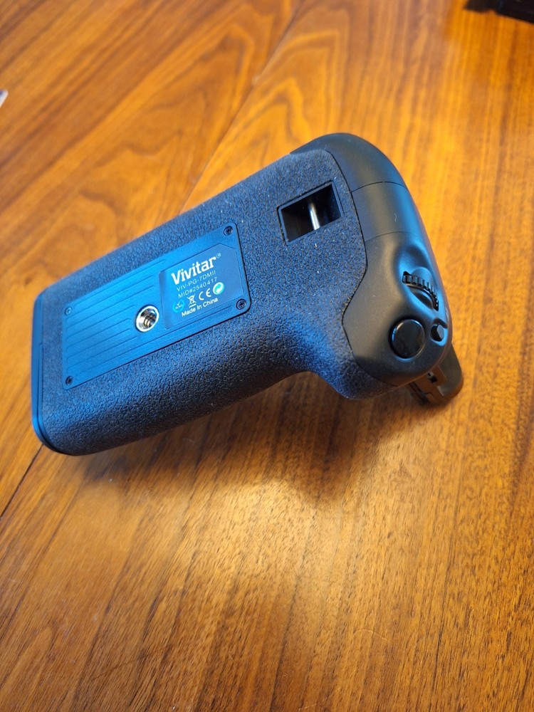 Vivitar Battery Grip VIV- PG - 7DMII *untested*