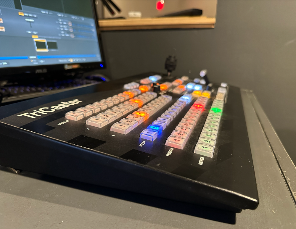 NewTek TriCaster 455 Video Switcher w/ TCXD455 CS CG00S50