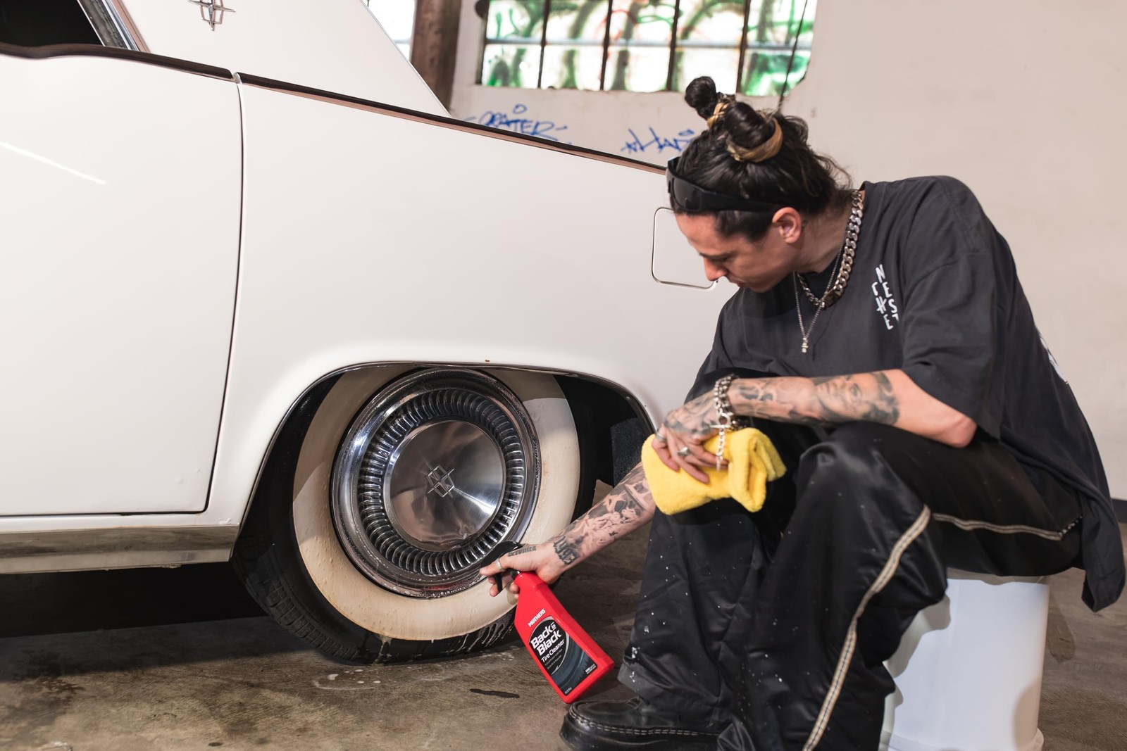 Mothers 09324 Back-to-Black Tire Renewer/Cleaner for All Tires - 24 Oz