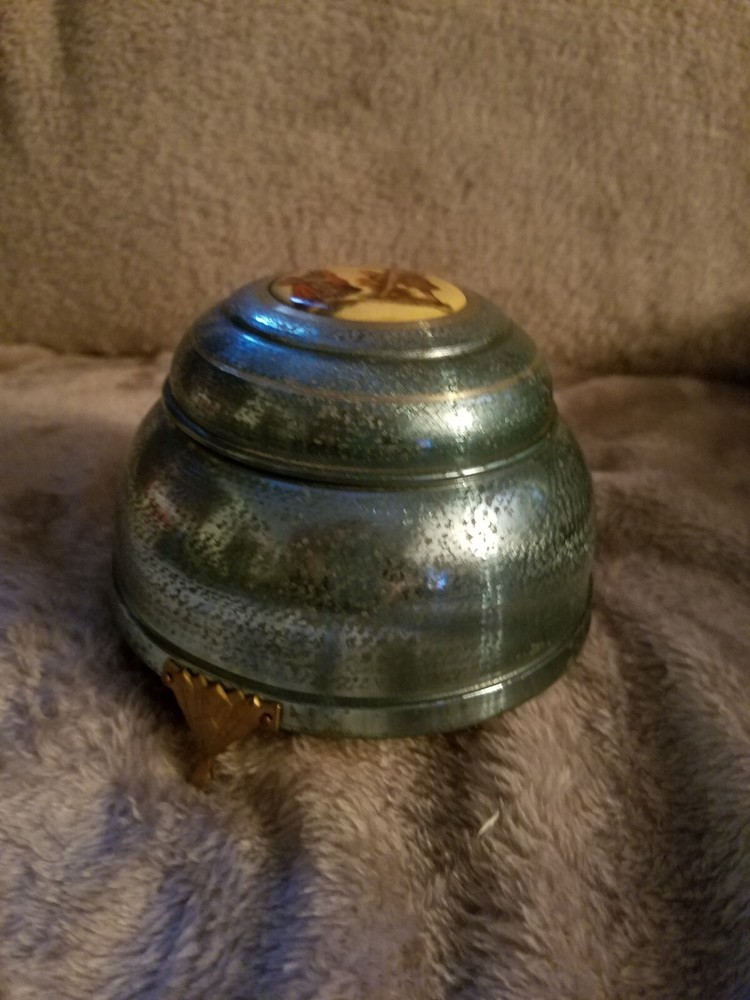 Vintage Musical Powder Puff