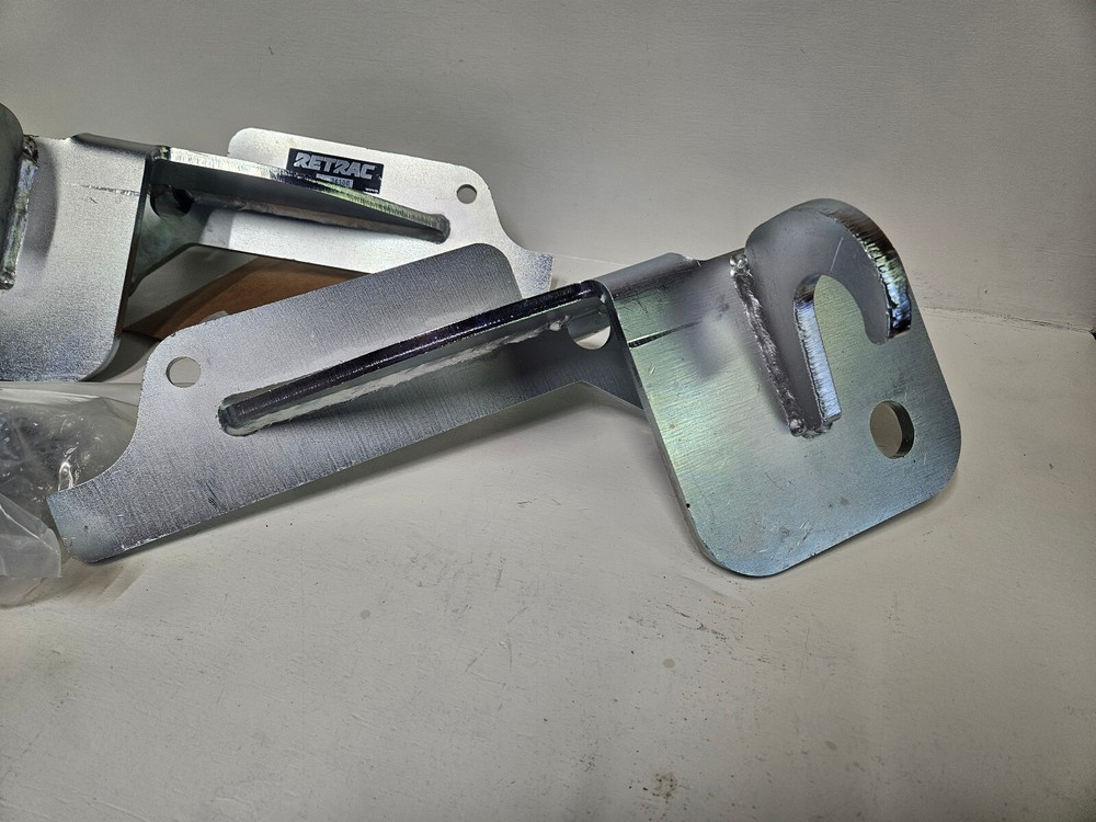 Retrac Mirrors 206880 - MagLatch Mounting Bracket Kit