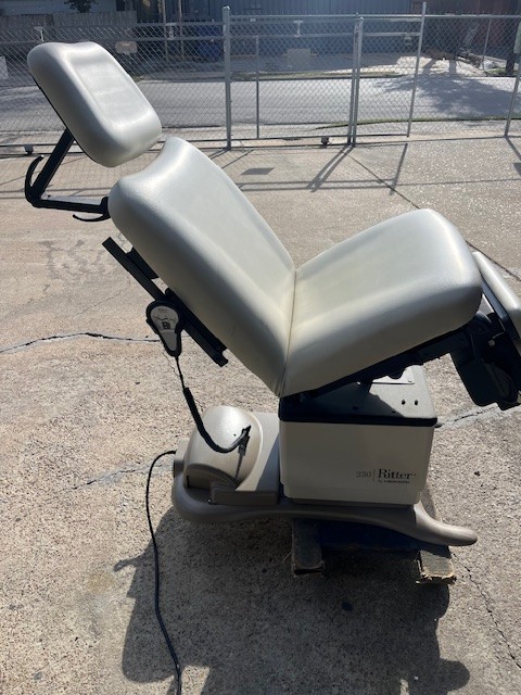 Midmark 230 Power Exam Table