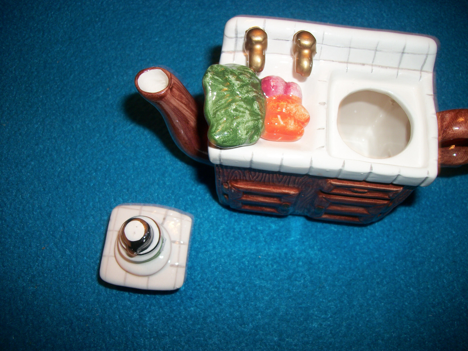 Lot of 2 VintageWorld Bazaar Mini Teapot Stove & Sink NIB