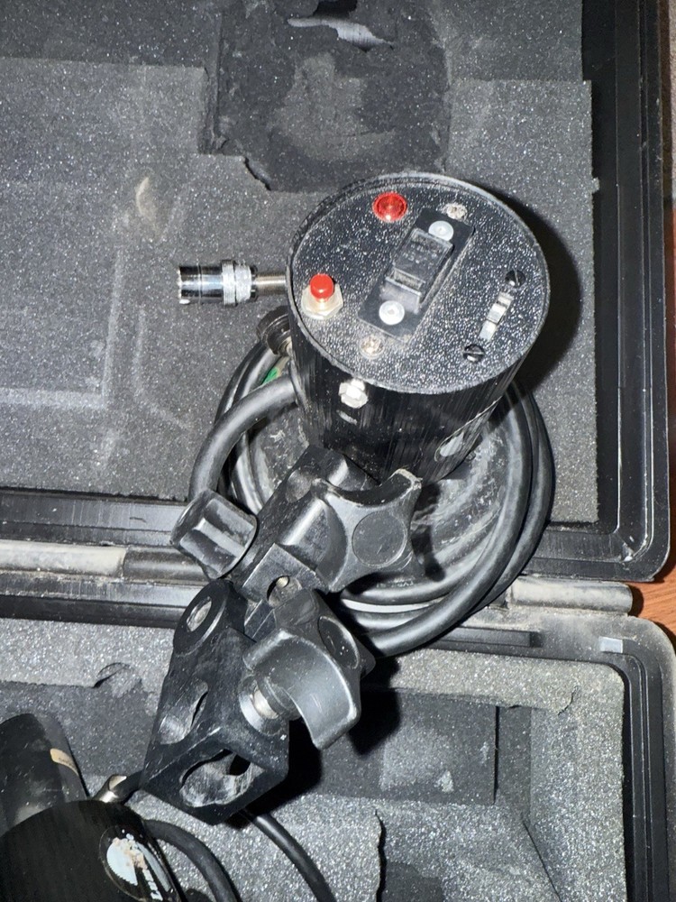 Lumedyne Flash Battery Pack And 2 Flash Bulbs