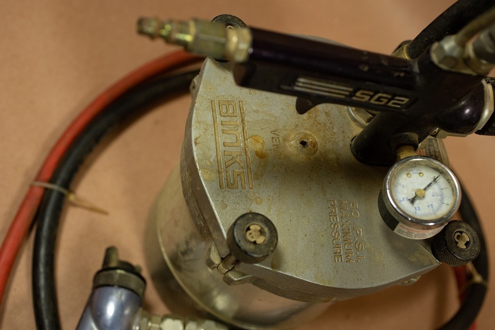 Binks SG2 2 Quart Model 80-350 w/Hoses, and CA Technologies Tomcat Spray Gun