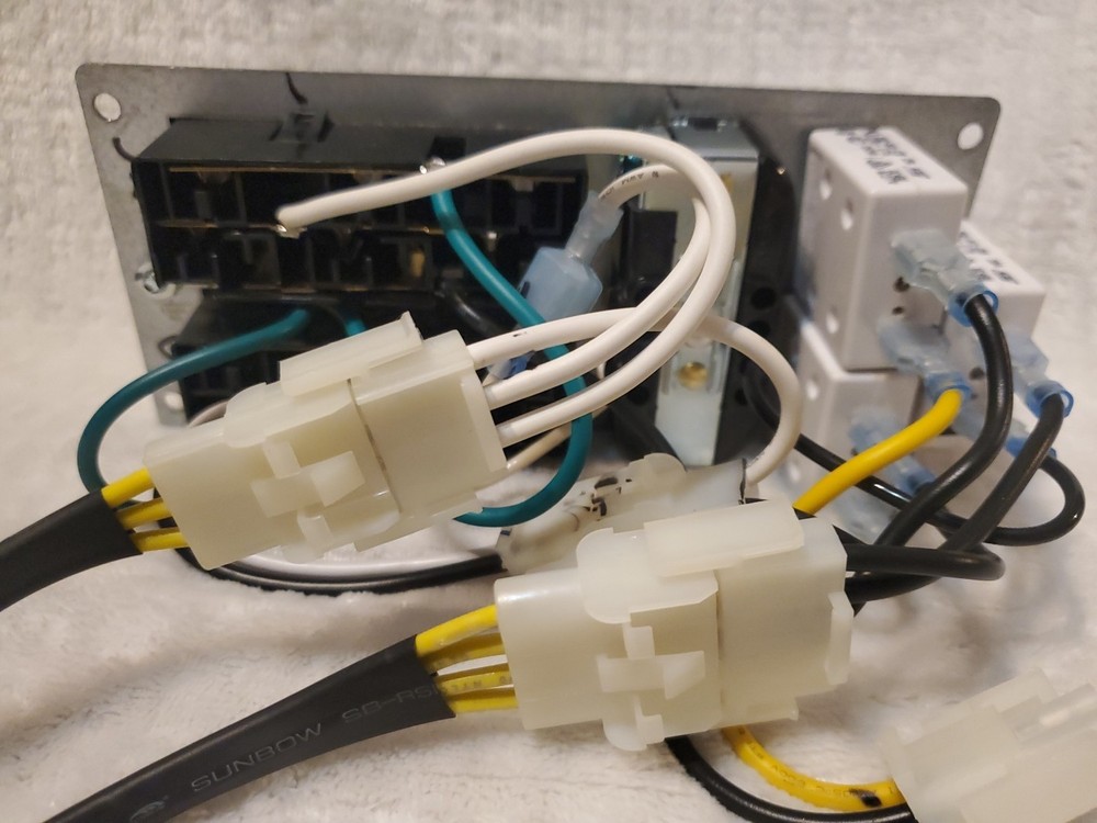 APC SMT2200RM2U Server Rack Back Up Battery Power Panel